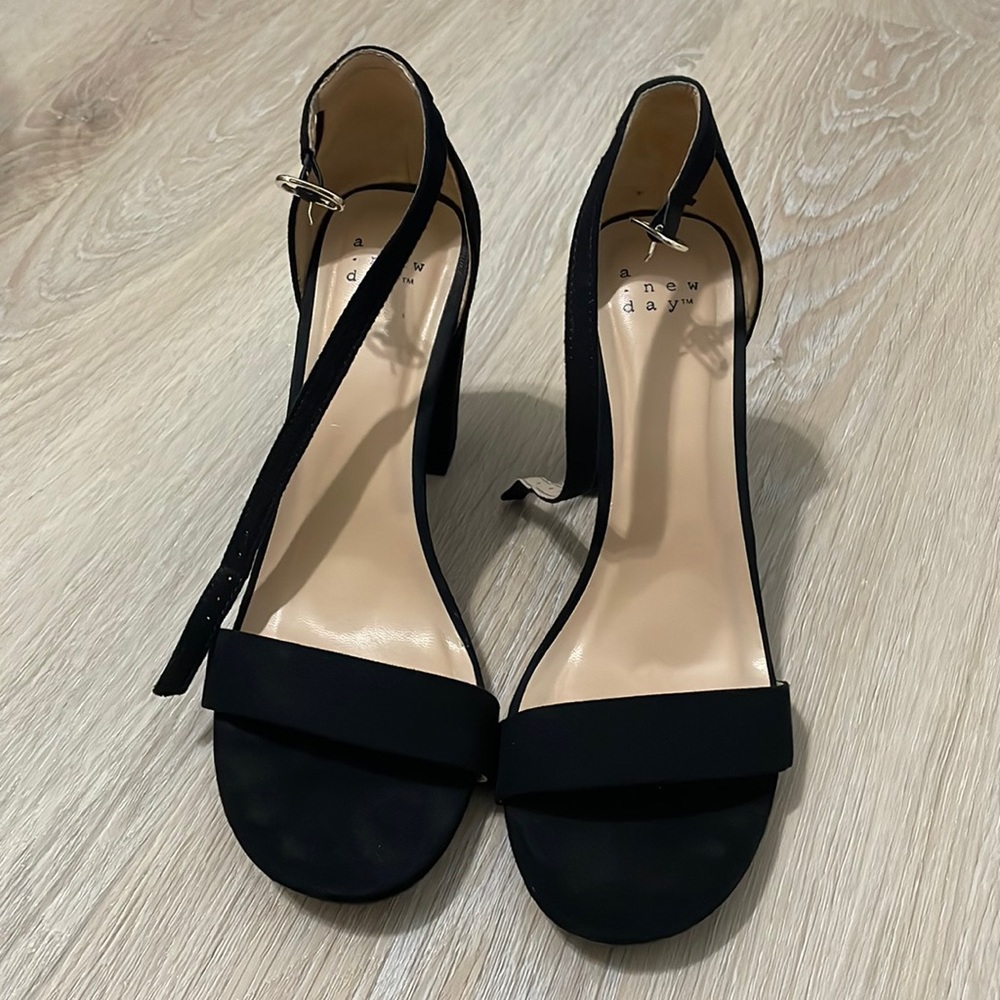 Women’s black suede heels